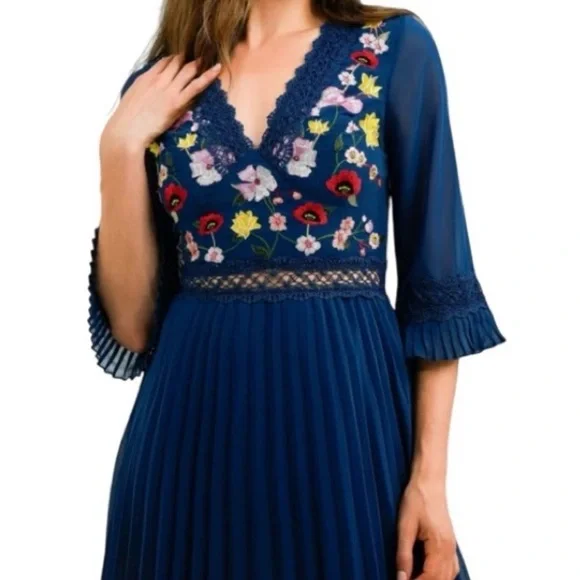 NWT ASOS DESIGN Lace Insert Pleated Midi Dress With Floral Embroidery - Size 6 - Picture 4 of 15